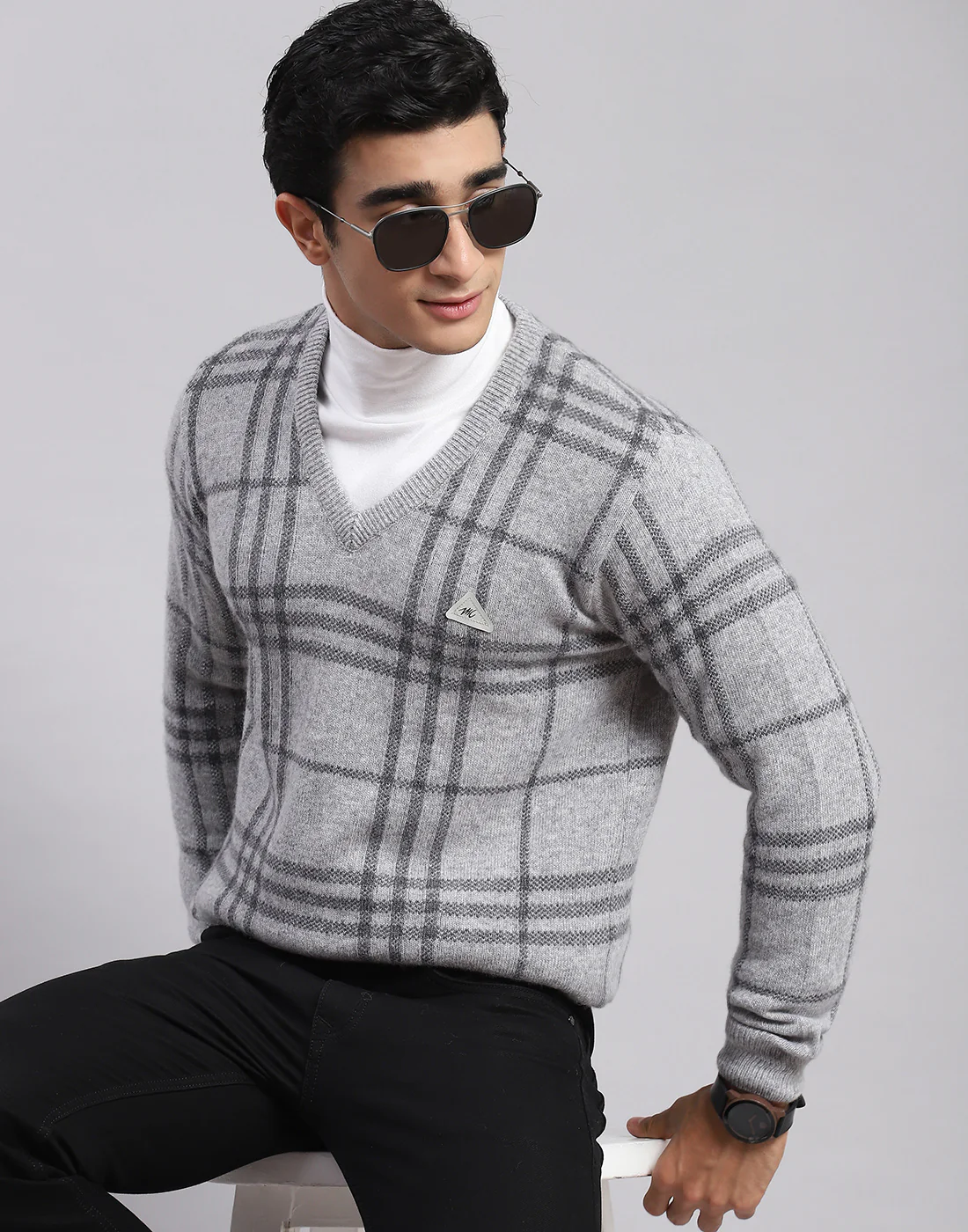 Men Grey Check V Neck Full Sleeve Sweaters/Pullovers - Image 2