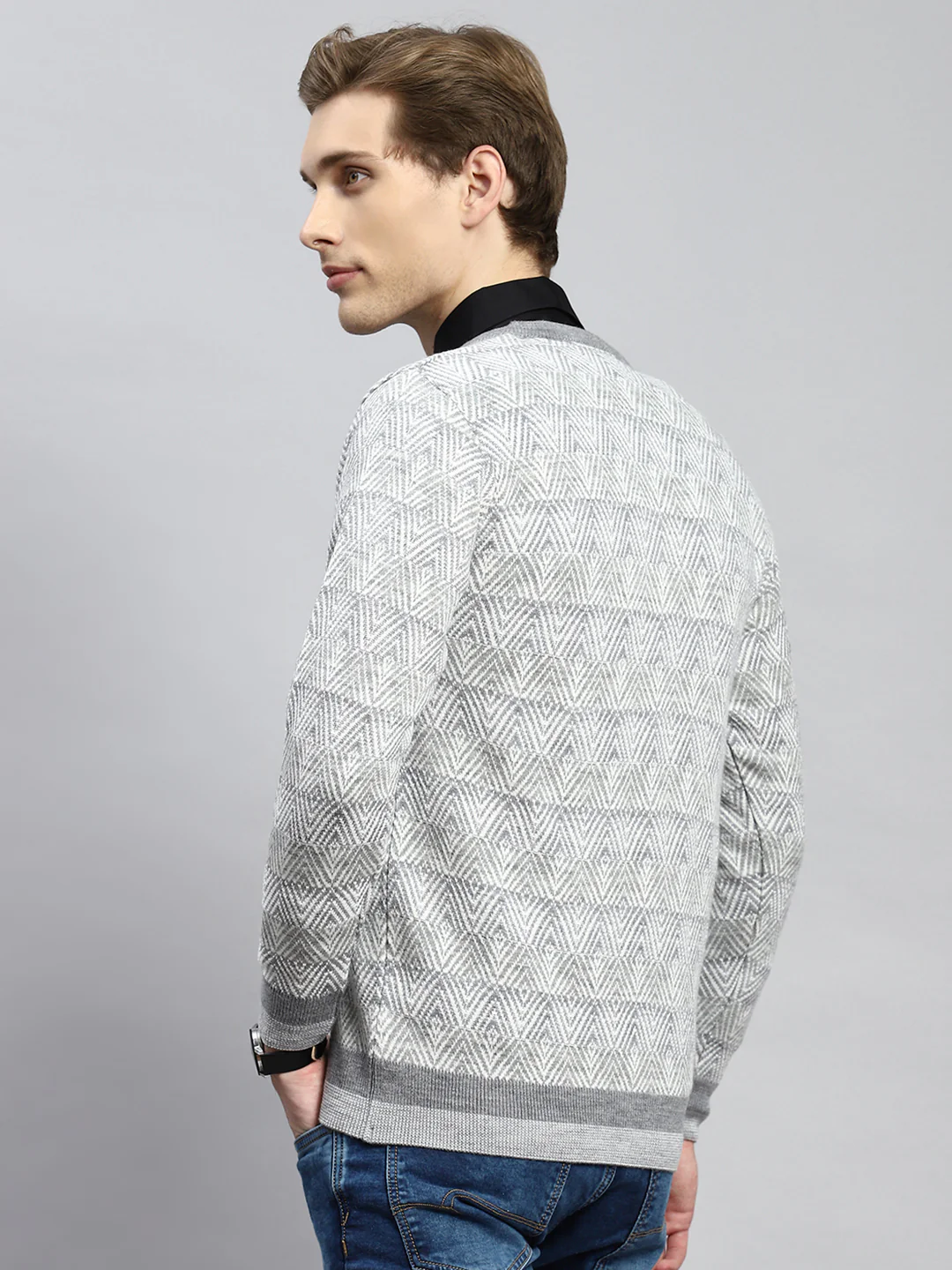 Men Grey Jaquard Pullover - Image 5