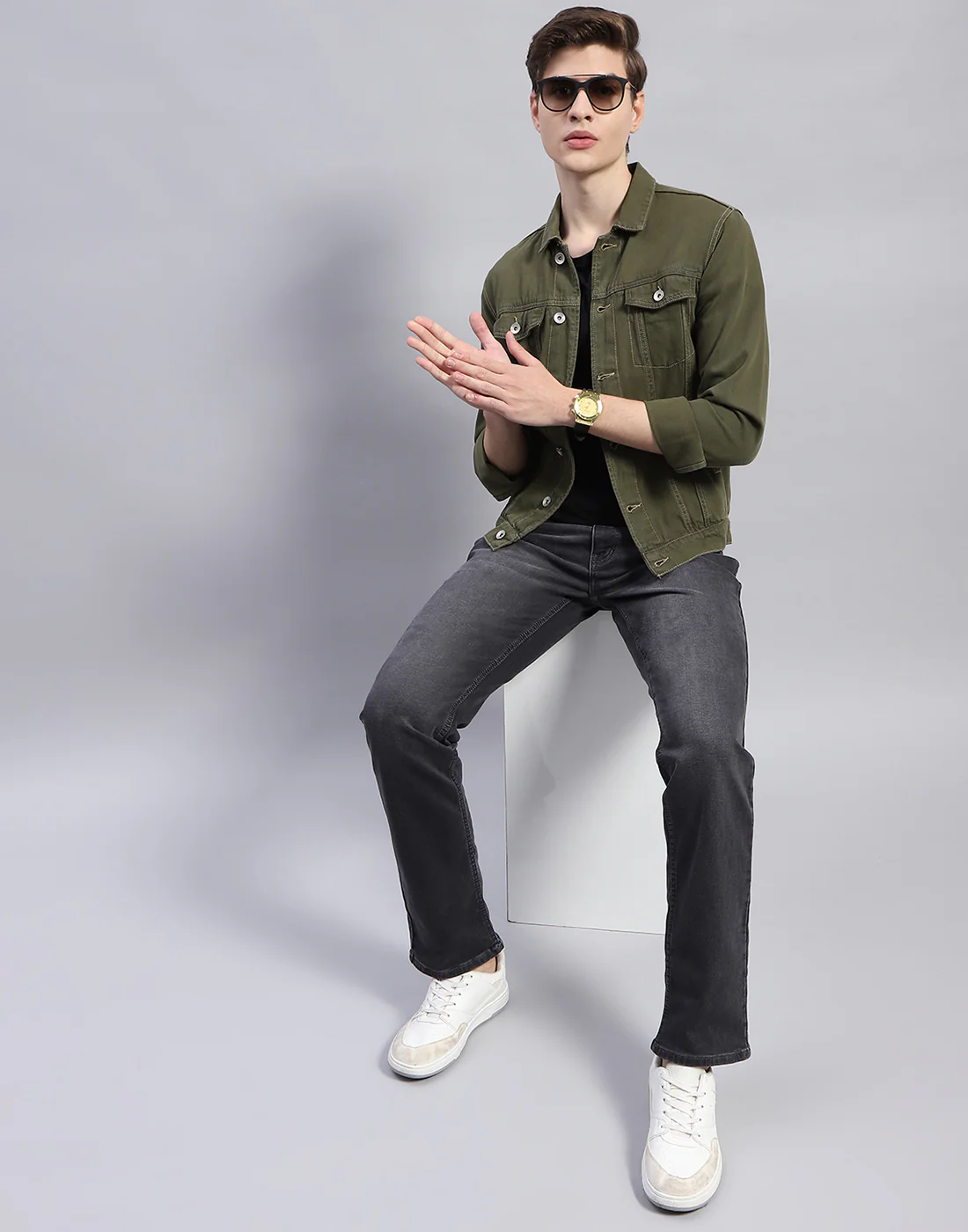 Men Grey Light Wash Narrow Fit Denim - Image 2