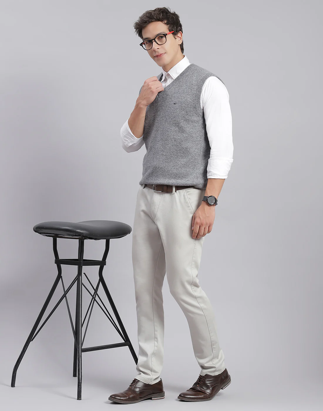 Men Grey Melange Solid V Neck Sleeveless Sweater - Image 2