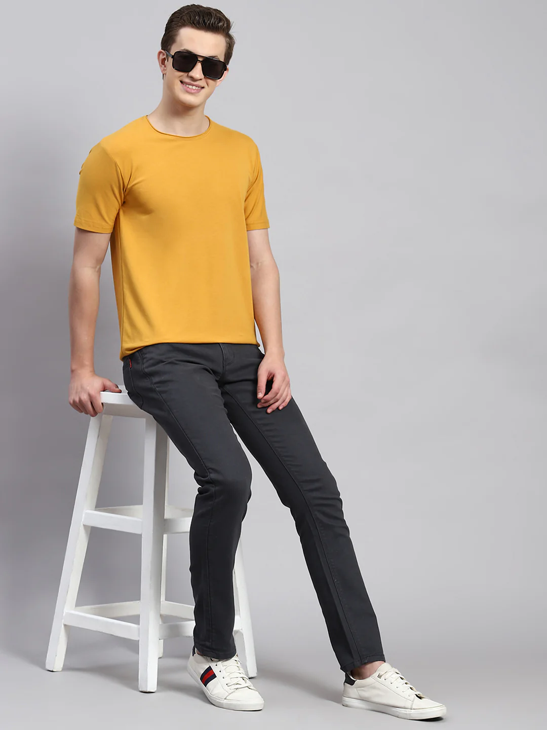 Men Grey Narrow Fit Denim - Image 2