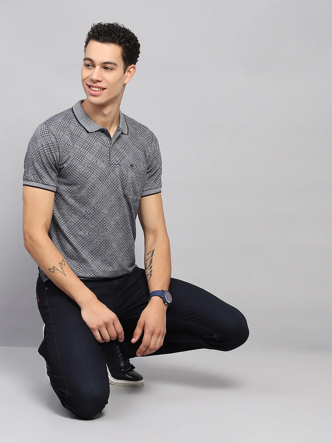 Men Grey Self Design Collar Half Sleeve T-Shirt - Image 2