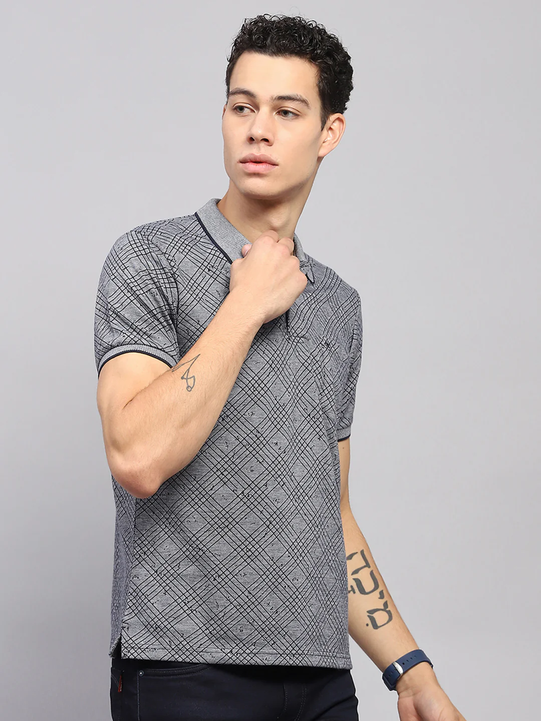Men Grey Self Design Collar Half Sleeve T-Shirt - Image 4