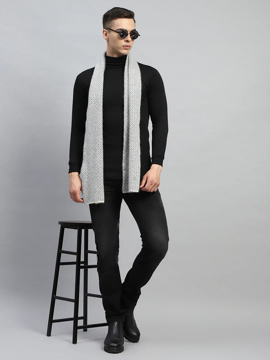 Men Grey Self Design Muffler - Image 5