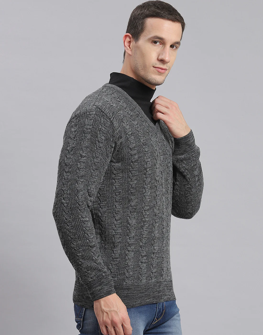 Men Grey Self Design V Neck Full Sleeve Sweater - Image 4