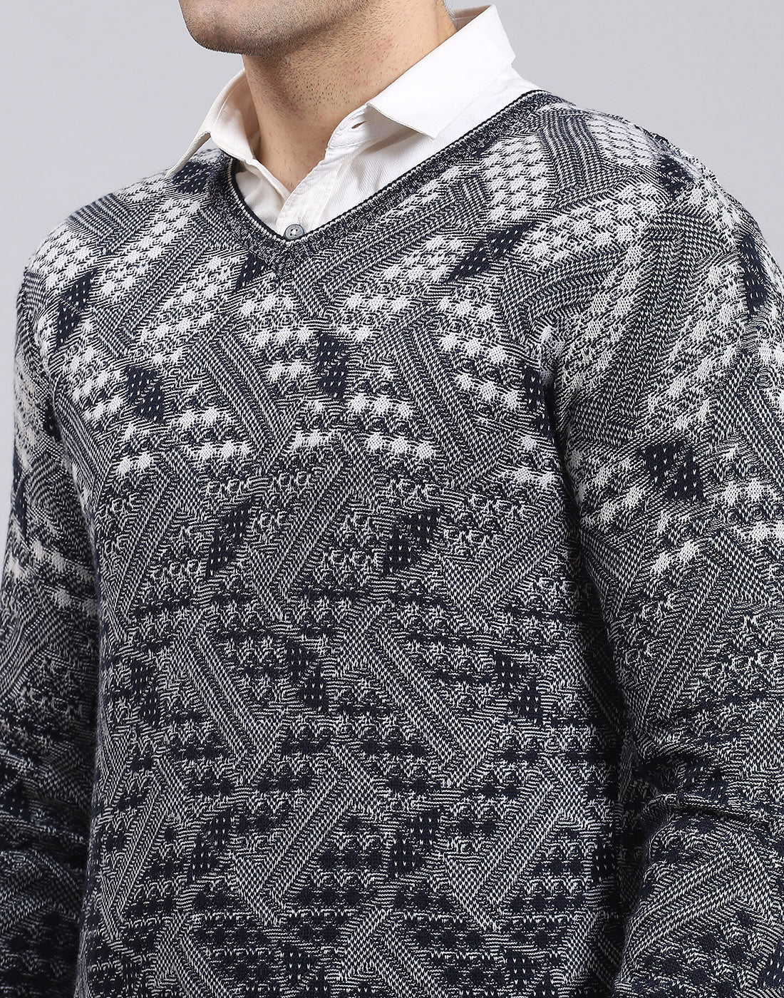 Men Grey Self Design V Neck Full Sleeve Sweater - Image 7