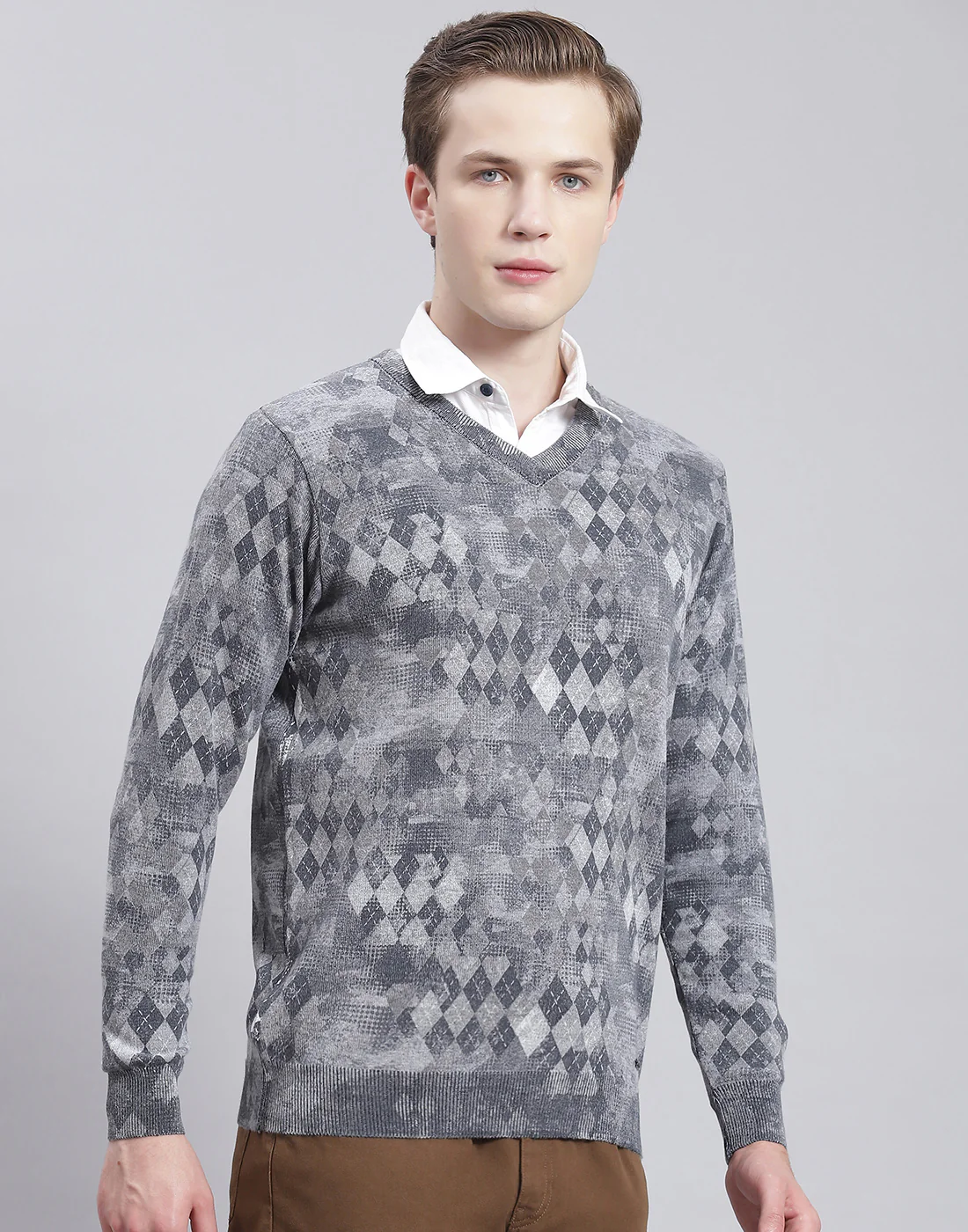 Men Grey Self Design V Neck Full Sleeve Sweater - Image 4