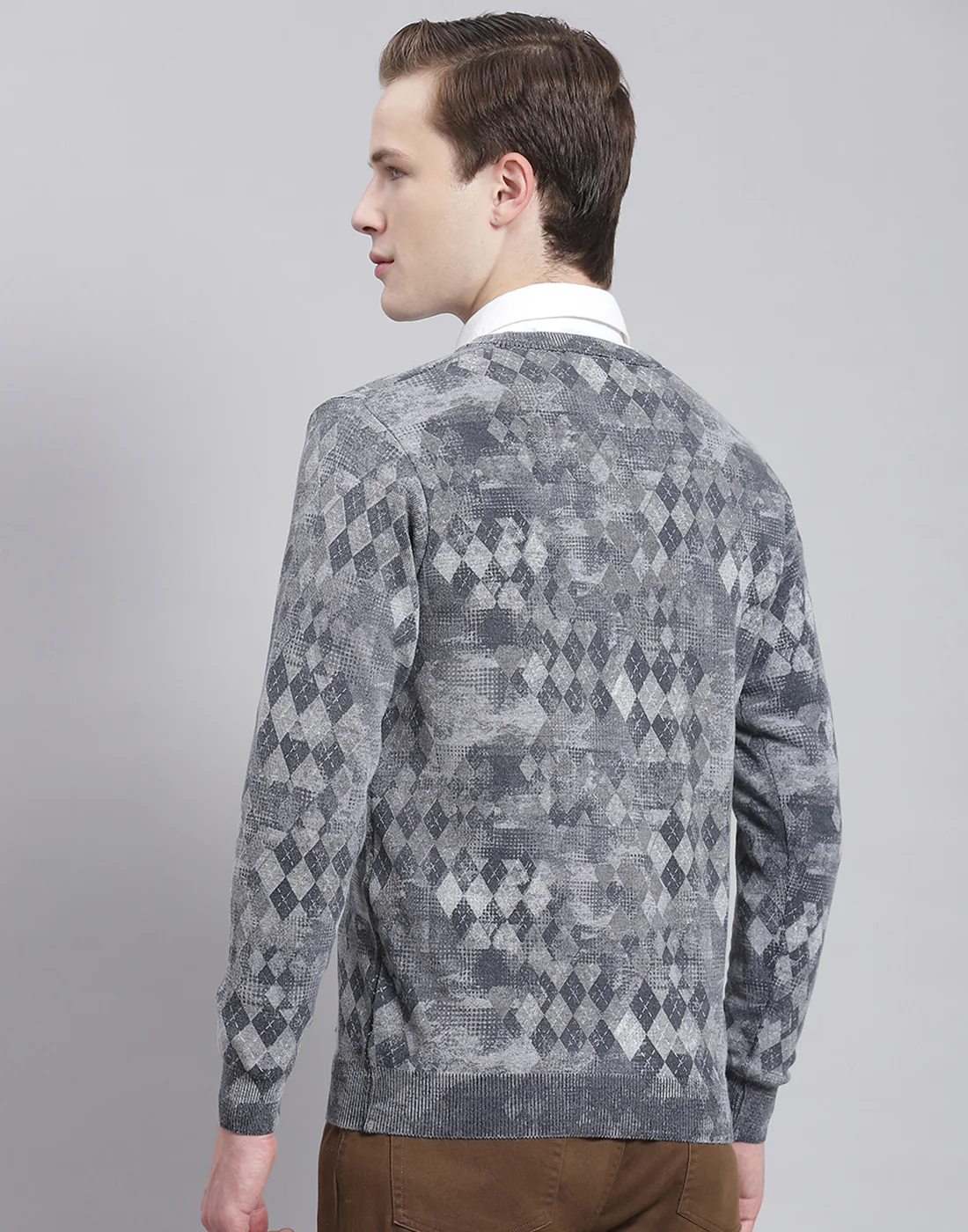 Men Grey Self Design V Neck Full Sleeve Sweater - Image 5