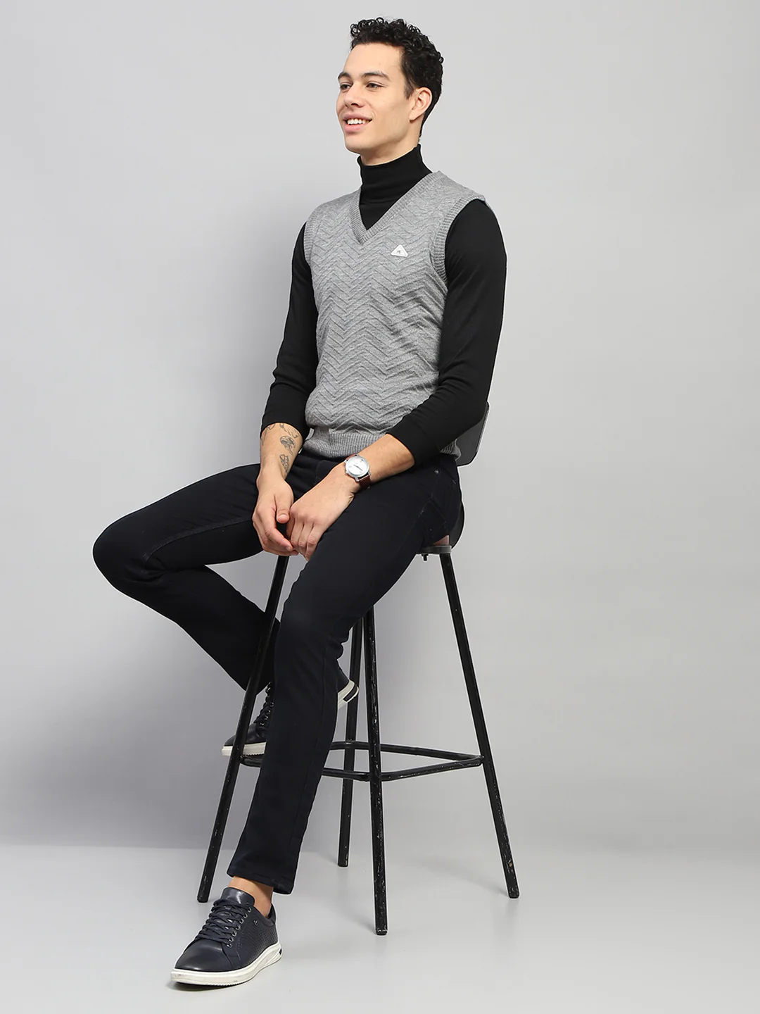 Men Grey Self Design V Neck Sleeveless Sweater - Image 2
