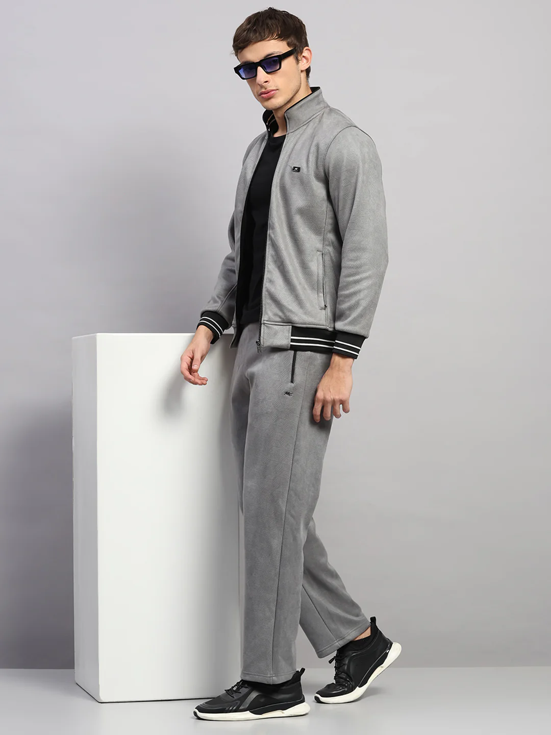 Men Grey Solid Collar Full Sleeve Winter Tracksuit - Image 2