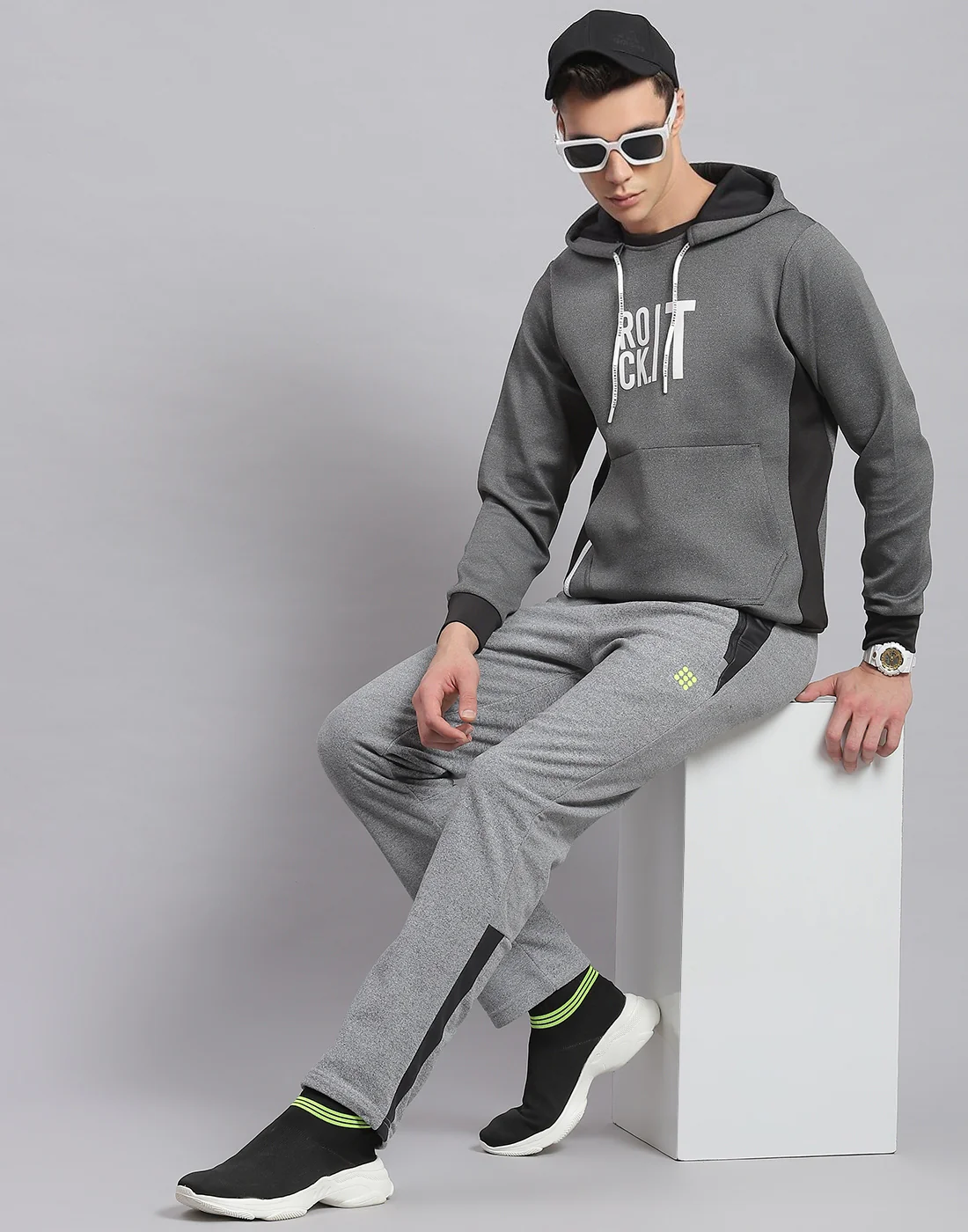 Rock.it Men Grey Solid Hooded Full Sleeve Sweatshirt - Image 3