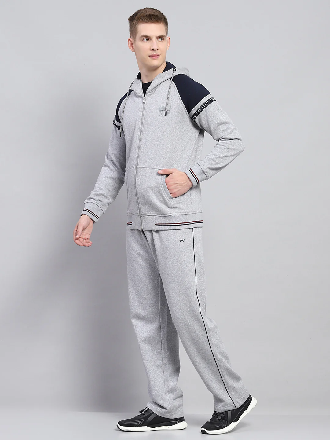 Men Grey Solid Hooded Full Sleeve Winter Tracksuit - Image 3