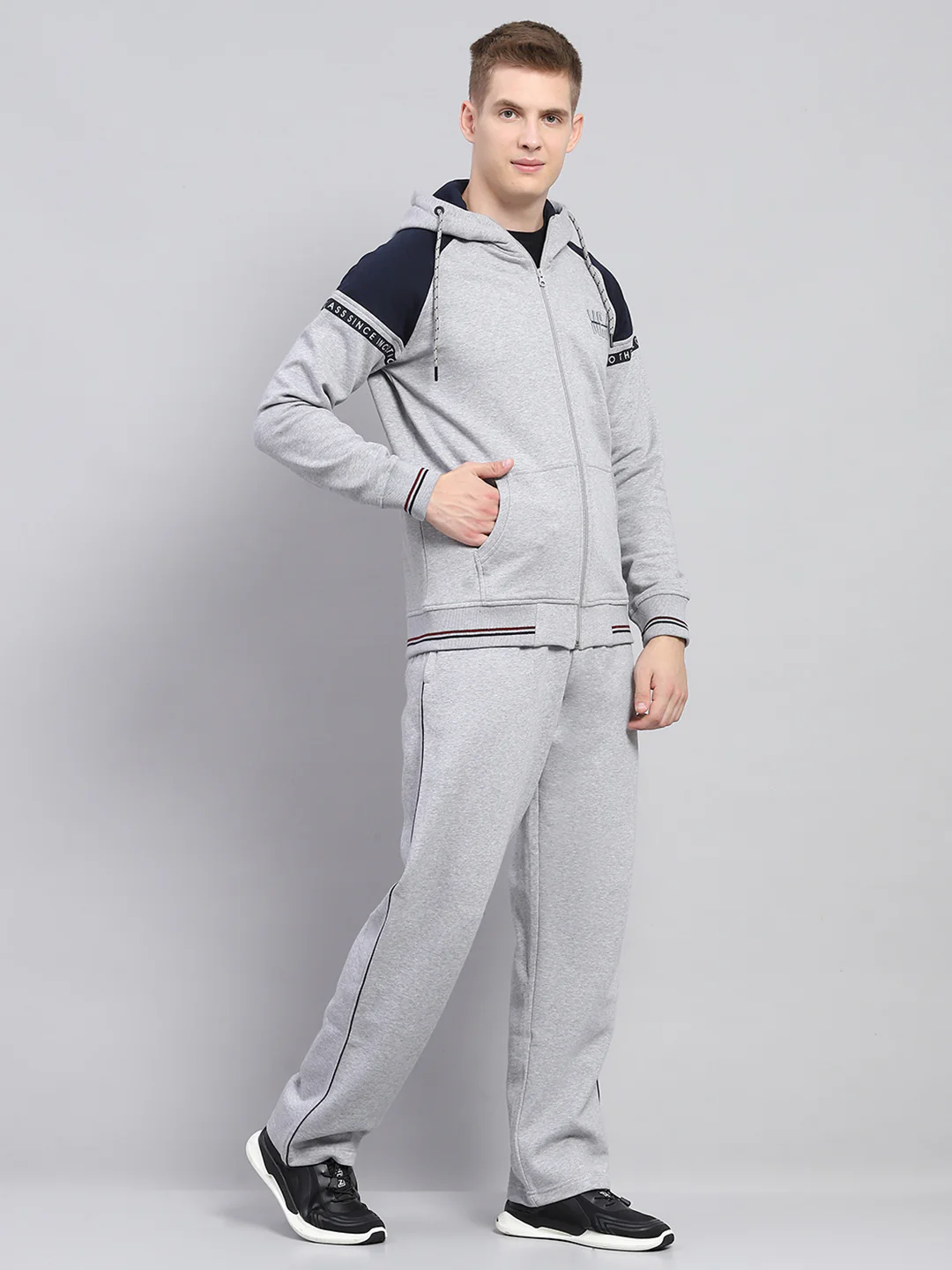 Men Grey Solid Hooded Full Sleeve Winter Tracksuit - Image 4