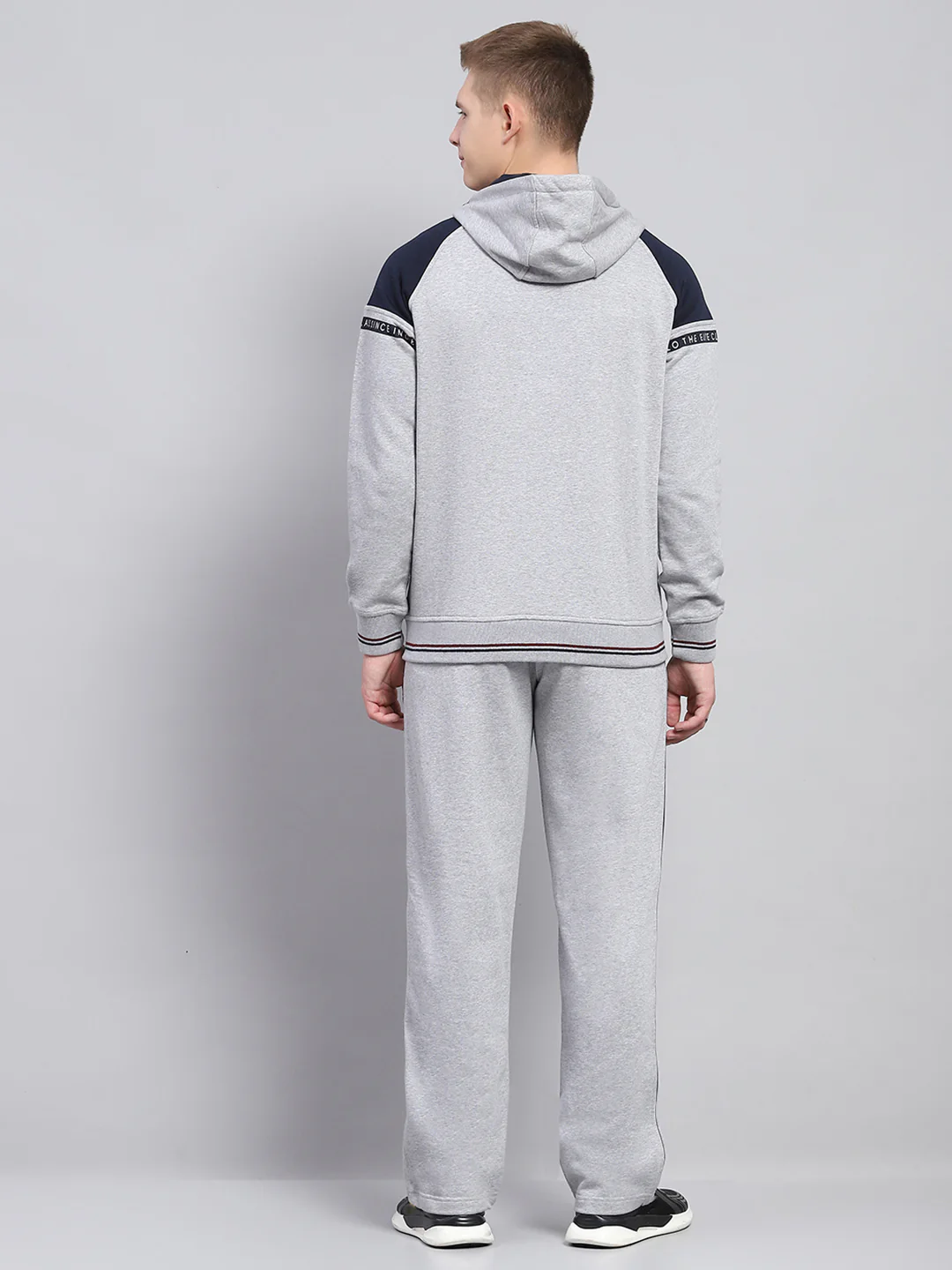 Men Grey Solid Hooded Full Sleeve Winter Tracksuit - Image 5