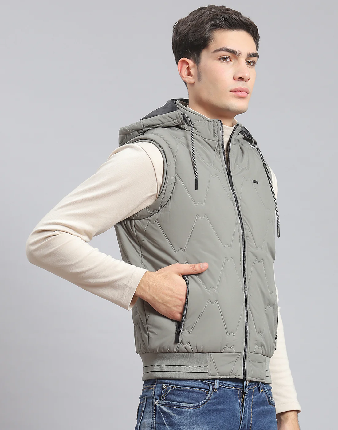 Men Grey Solid Hooded Sleeveless Jacket - Image 4