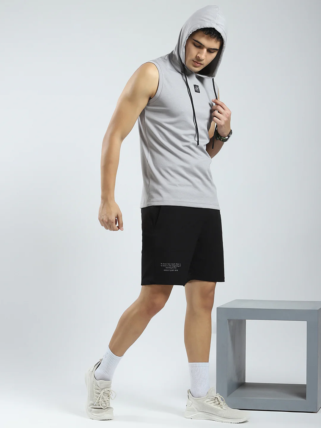 Rock.it Men Grey Solid Hooded Sleeveless T-Shirt - Image 2