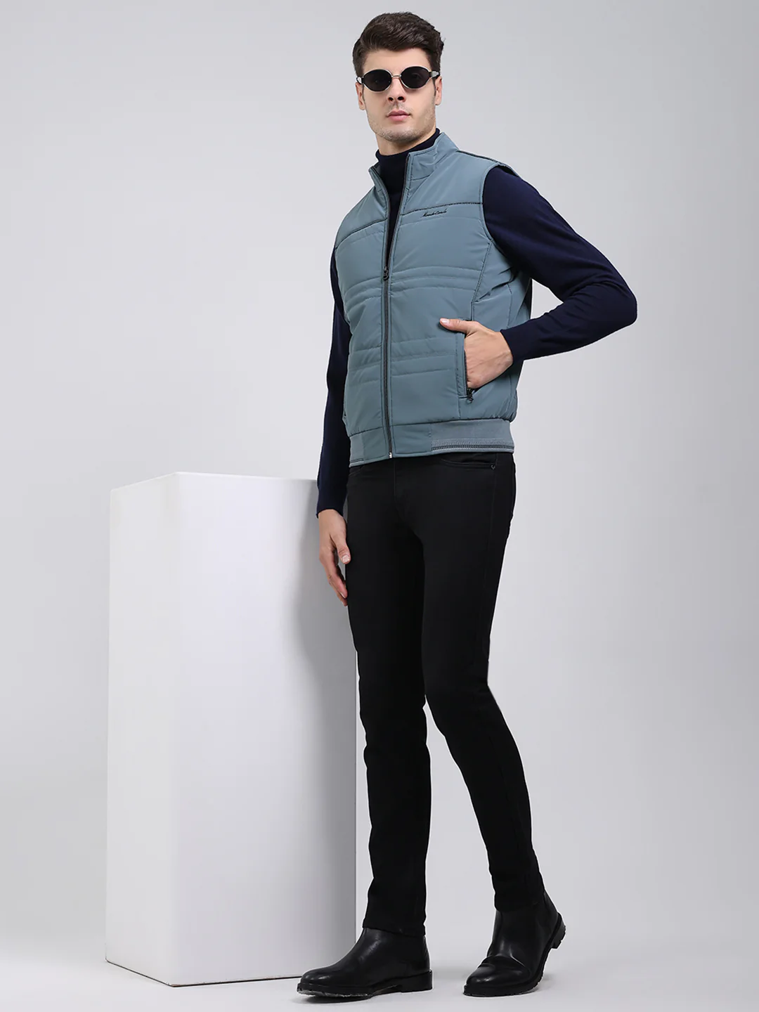 Men Grey Solid Mock Neck Sleeveless Jacket - Image 2