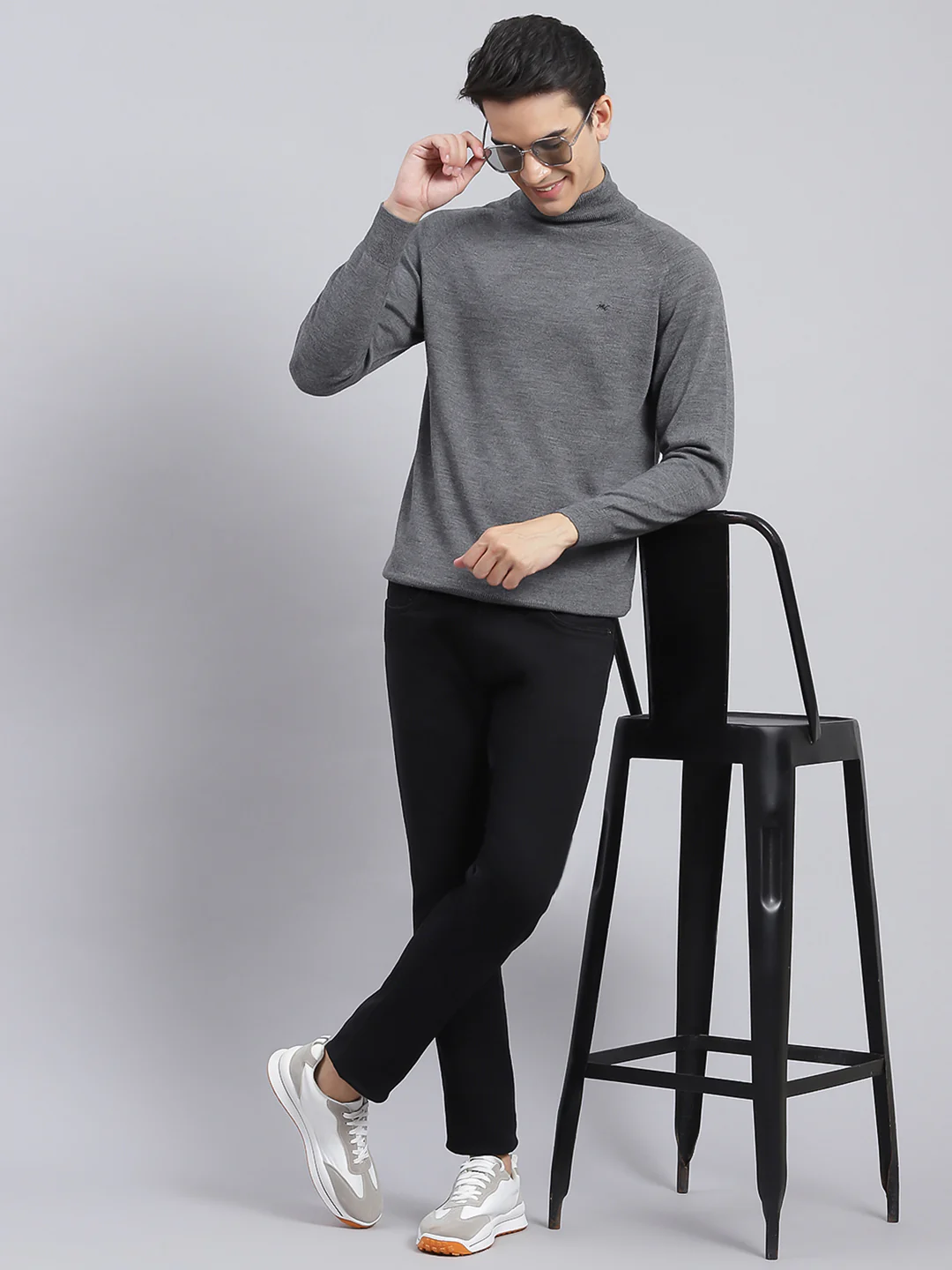 Men Grey Solid Pure wool Pullover - Image 2