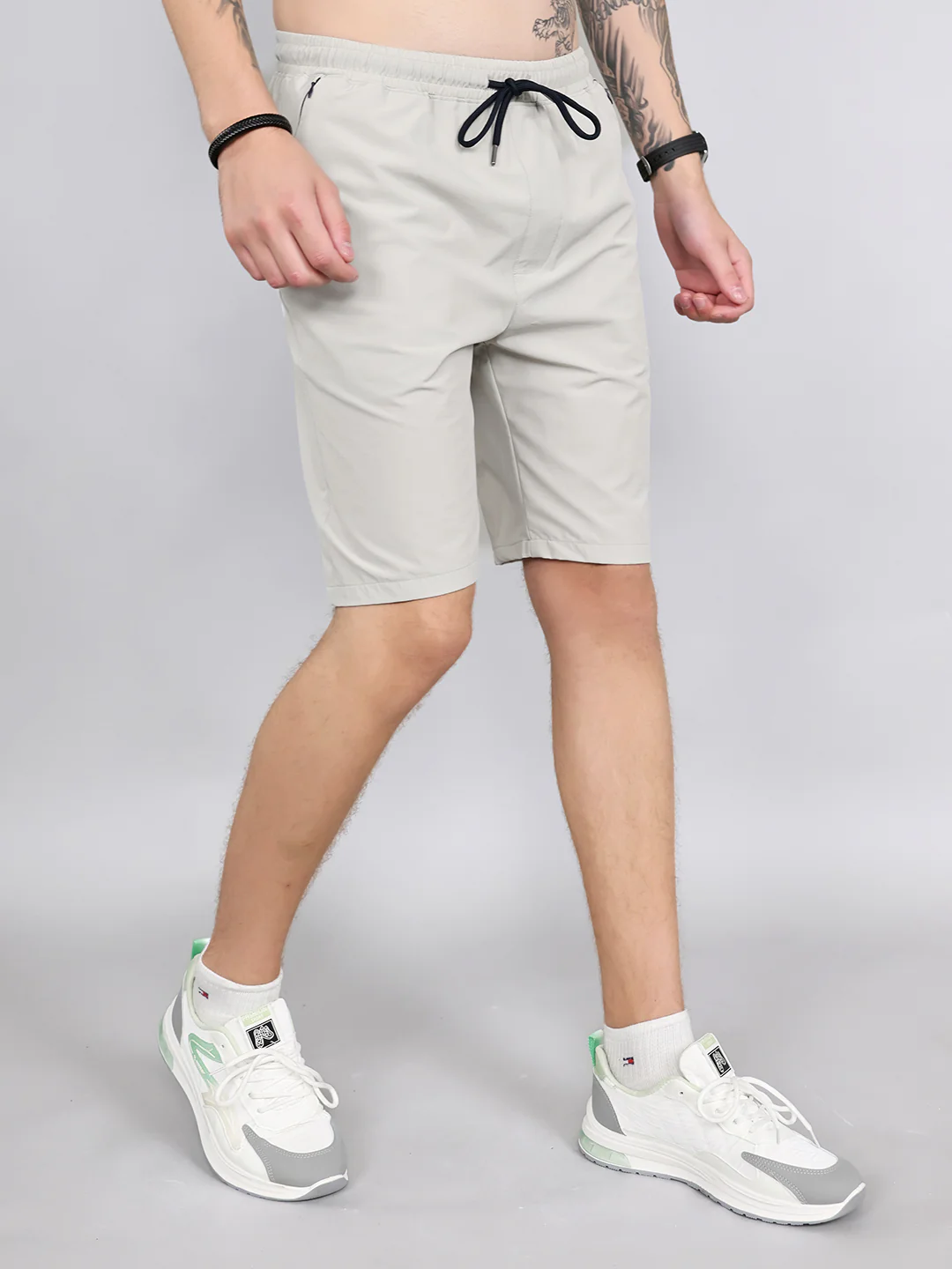 Men Grey Solid Regular Fit Shorts - Image 3