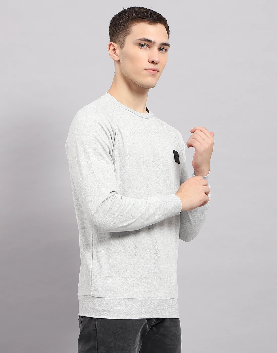 Men Grey Solid Round Neck Full Sleeve Sweatshirt - Image 4