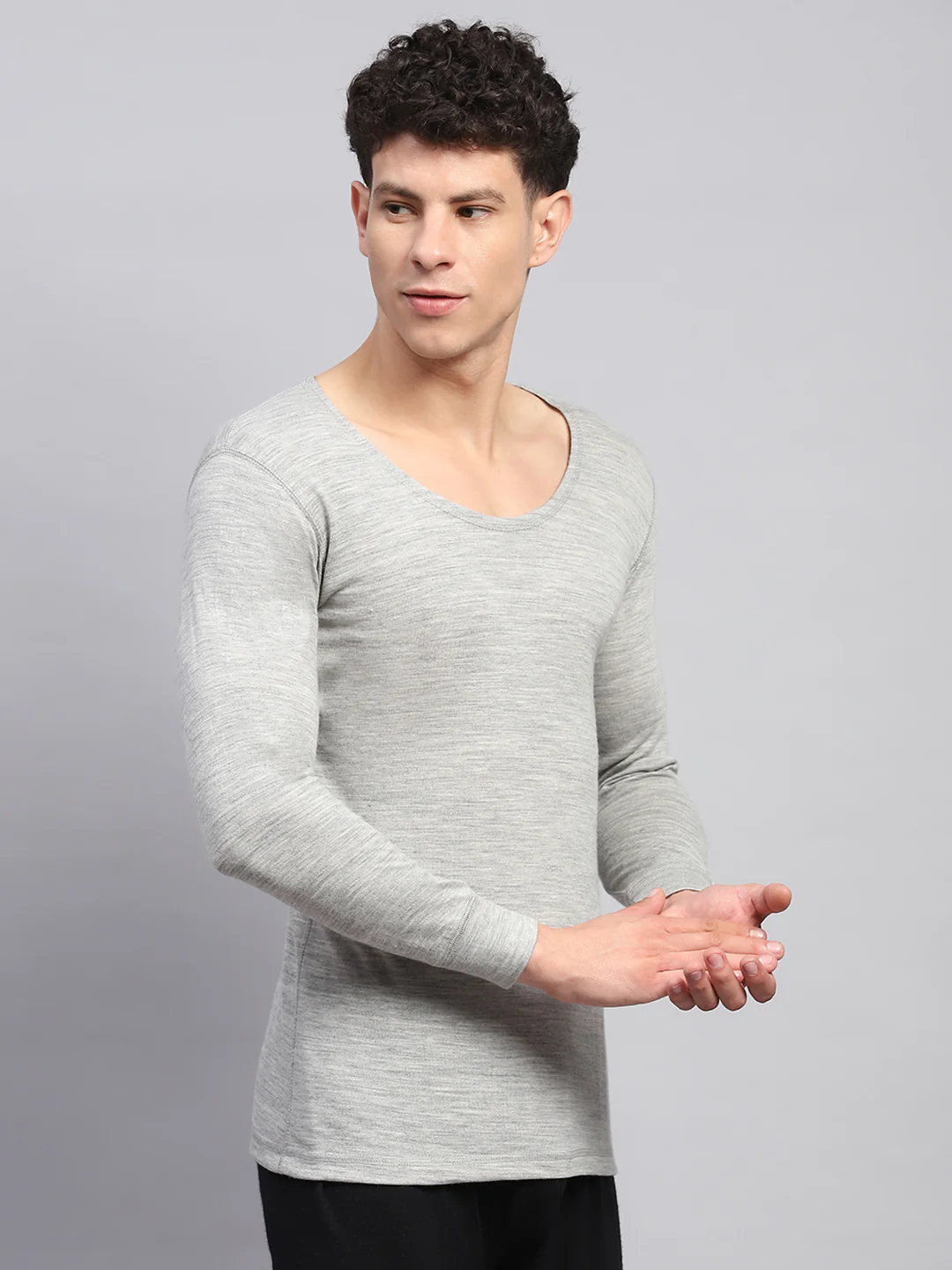 Men Grey Solid Round Neck Full Sleeve Thermal Vest - Image 4