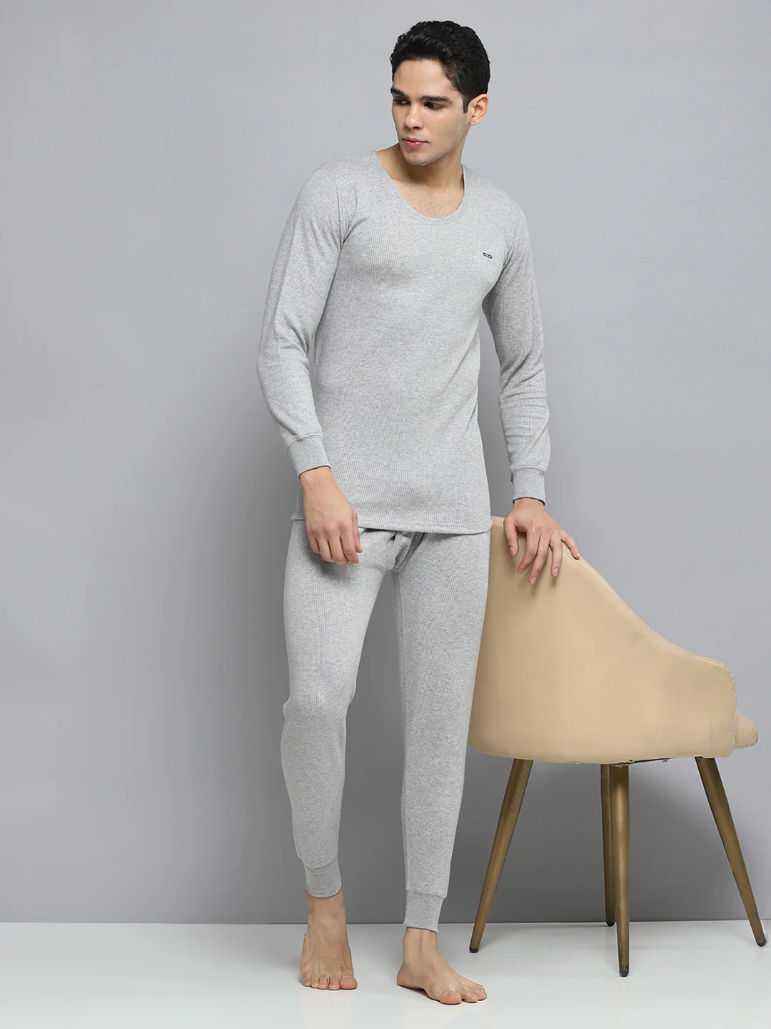 Men Grey Solid Round Neck Full Sleeve Thermal Vest - Image 2