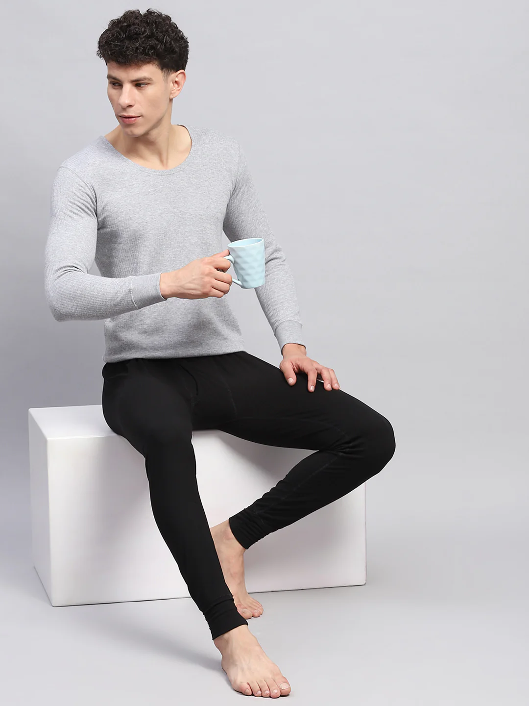 Men Grey Solid Round Neck Full Sleeve Thermal Vest - Image 2