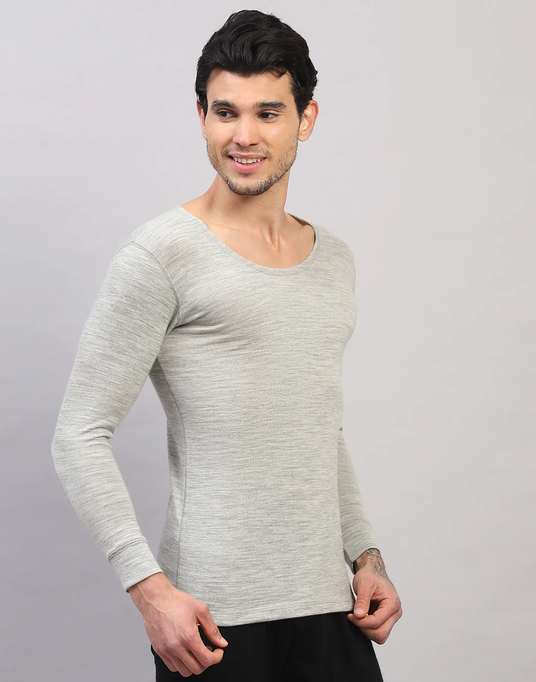 Men Grey Solid Round Neck Full Sleeve Thermal Vest - Image 3