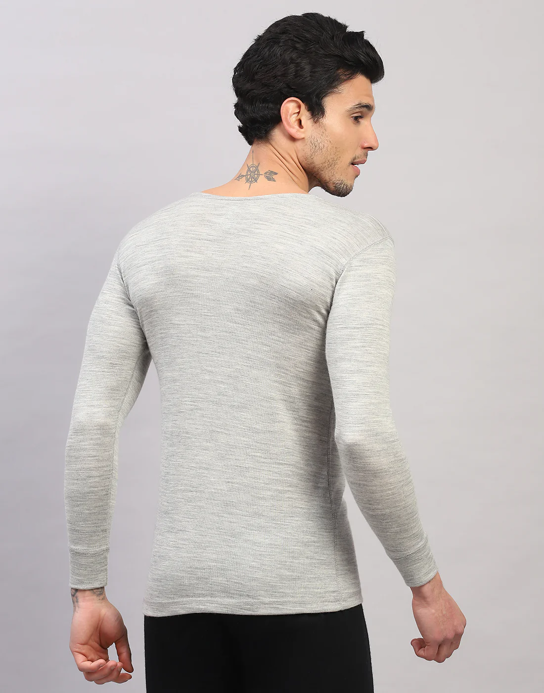 Men Grey Solid Round Neck Full Sleeve Thermal Vest - Image 4