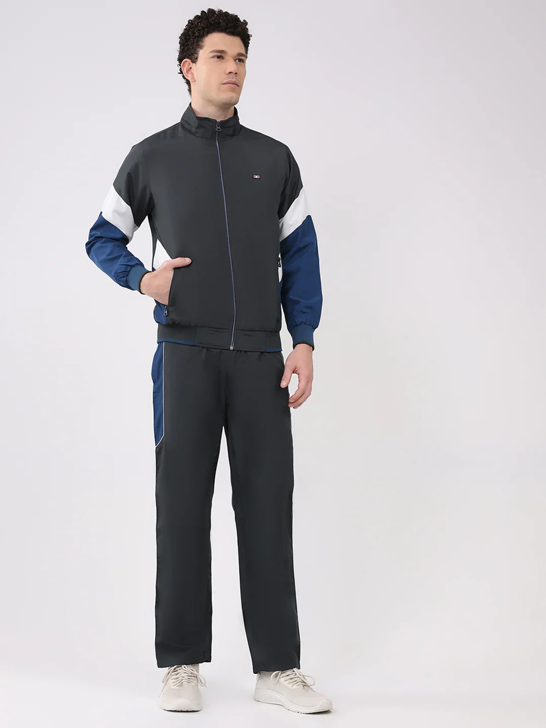 Men Grey Solid Round Neck Full Sleeve Winter Tracksuit - Image 4