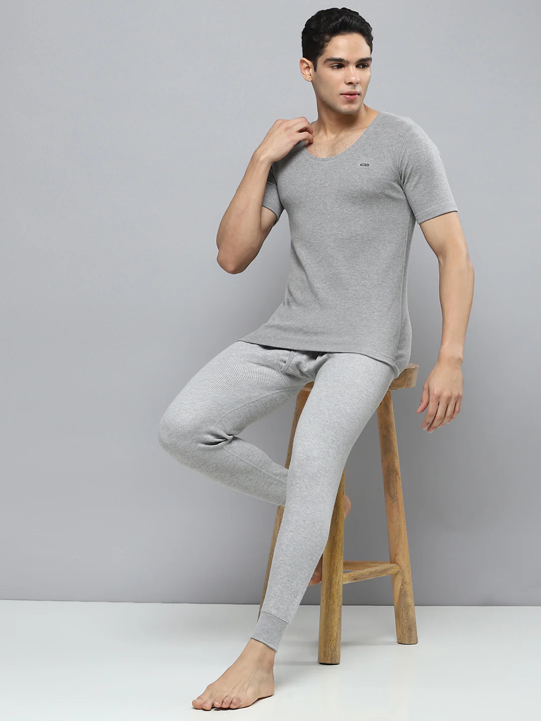 Men Grey Solid Round Neck Half Sleeve Thermal Vest - Image 2