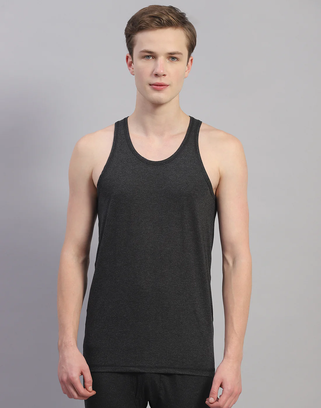 Men Grey Solid Round Neck Sleeveless Thermal Vest - Image 2