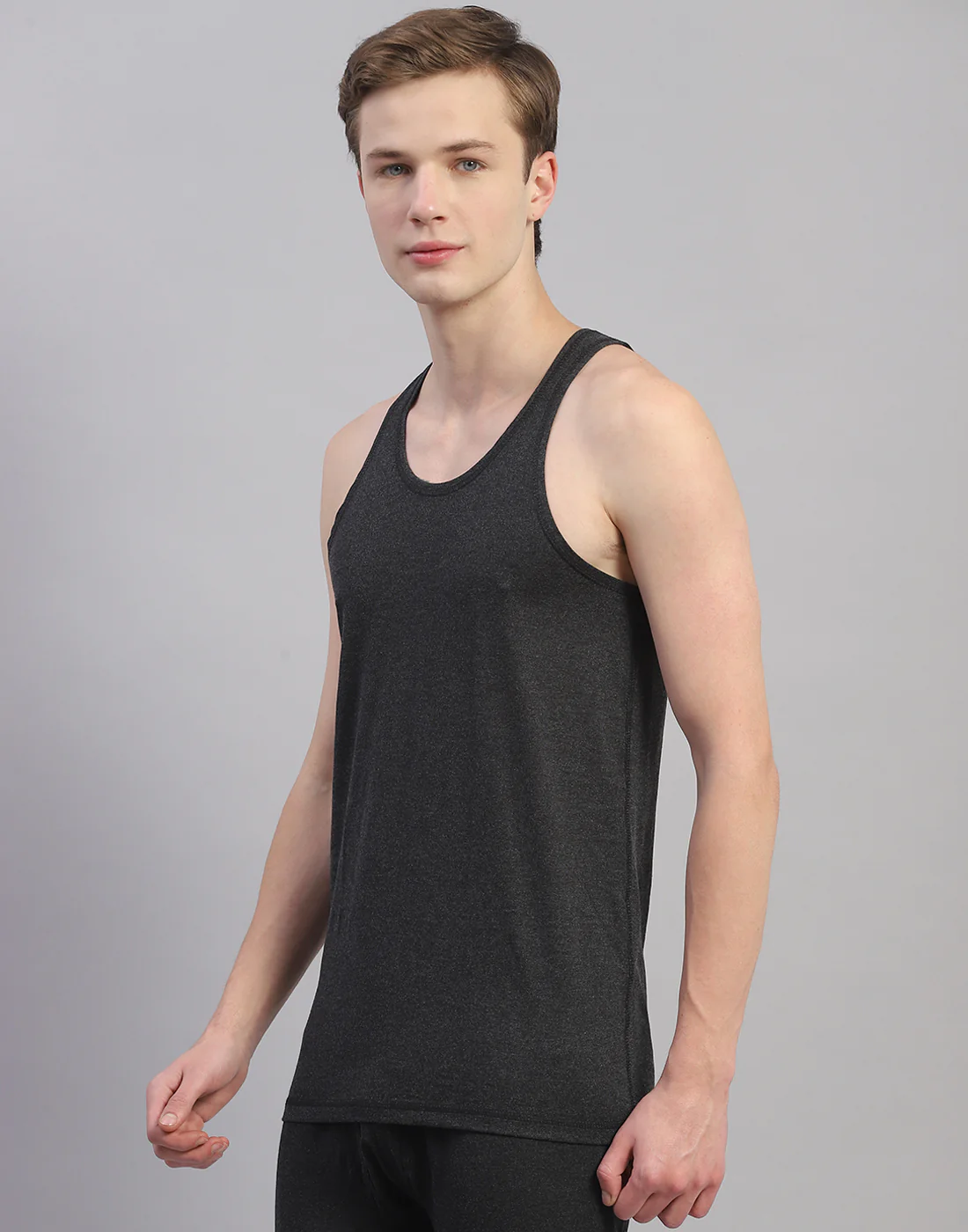 Men Grey Solid Round Neck Sleeveless Thermal Vest - Image 3