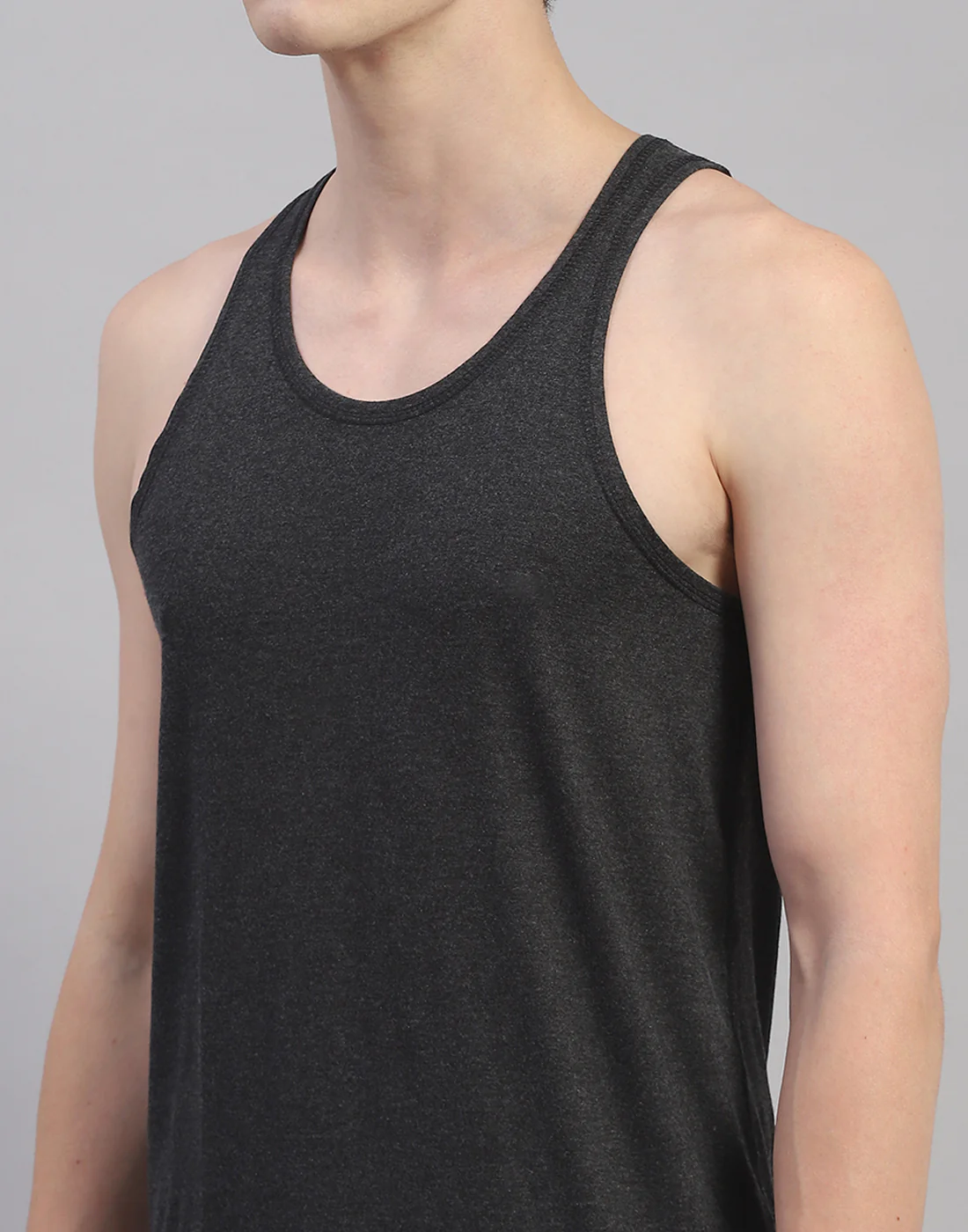 Men Grey Solid Round Neck Sleeveless Thermal Vest - Image 6
