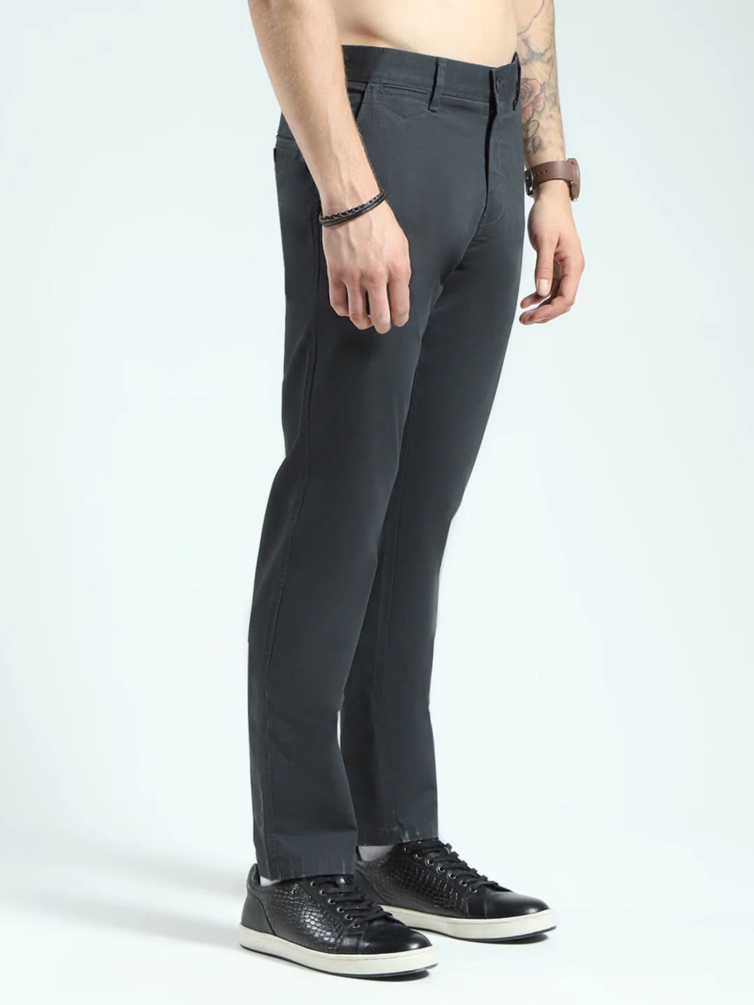 Men Grey Solid Slim Fit Trouser - Image 4