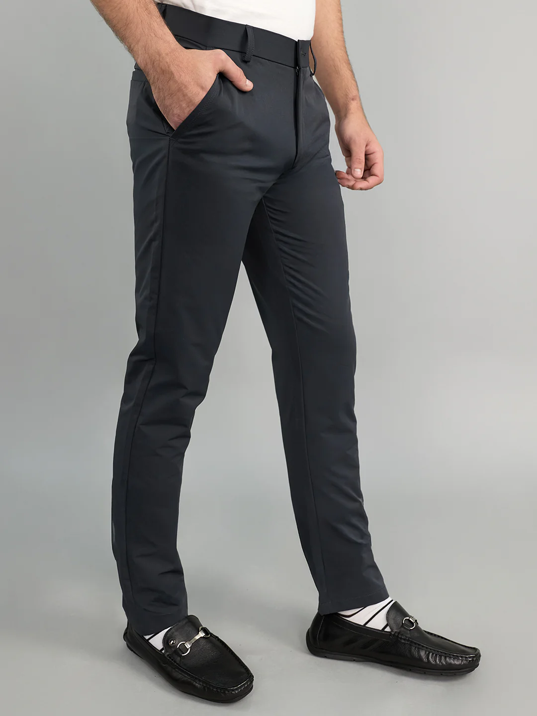 Men Grey Solid Slim Fit Trouser - Image 3
