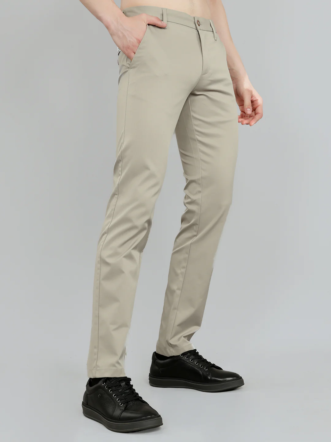 Men Grey Solid Slim Fit Trouser - Image 3