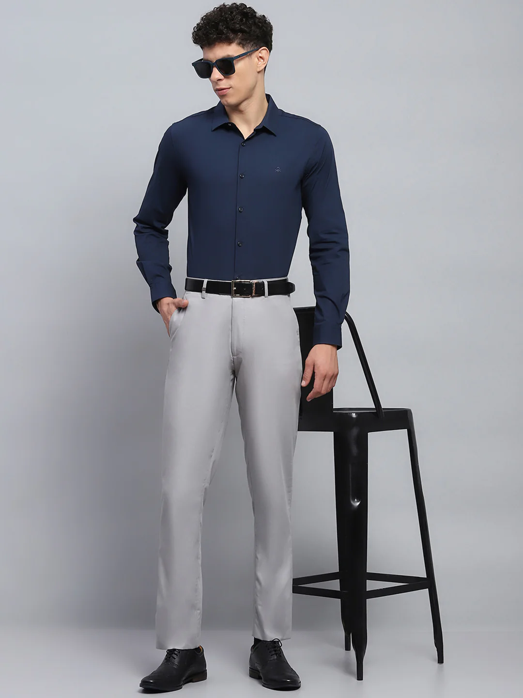 Men Grey Solid Smart Fit Trouser