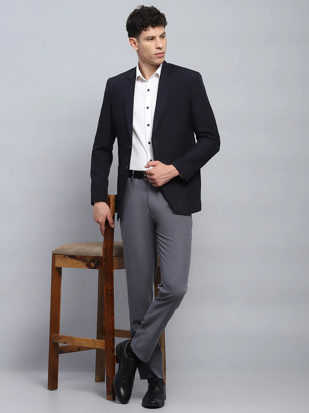 Men Grey Solid Smart Fit Trouser - Image 2