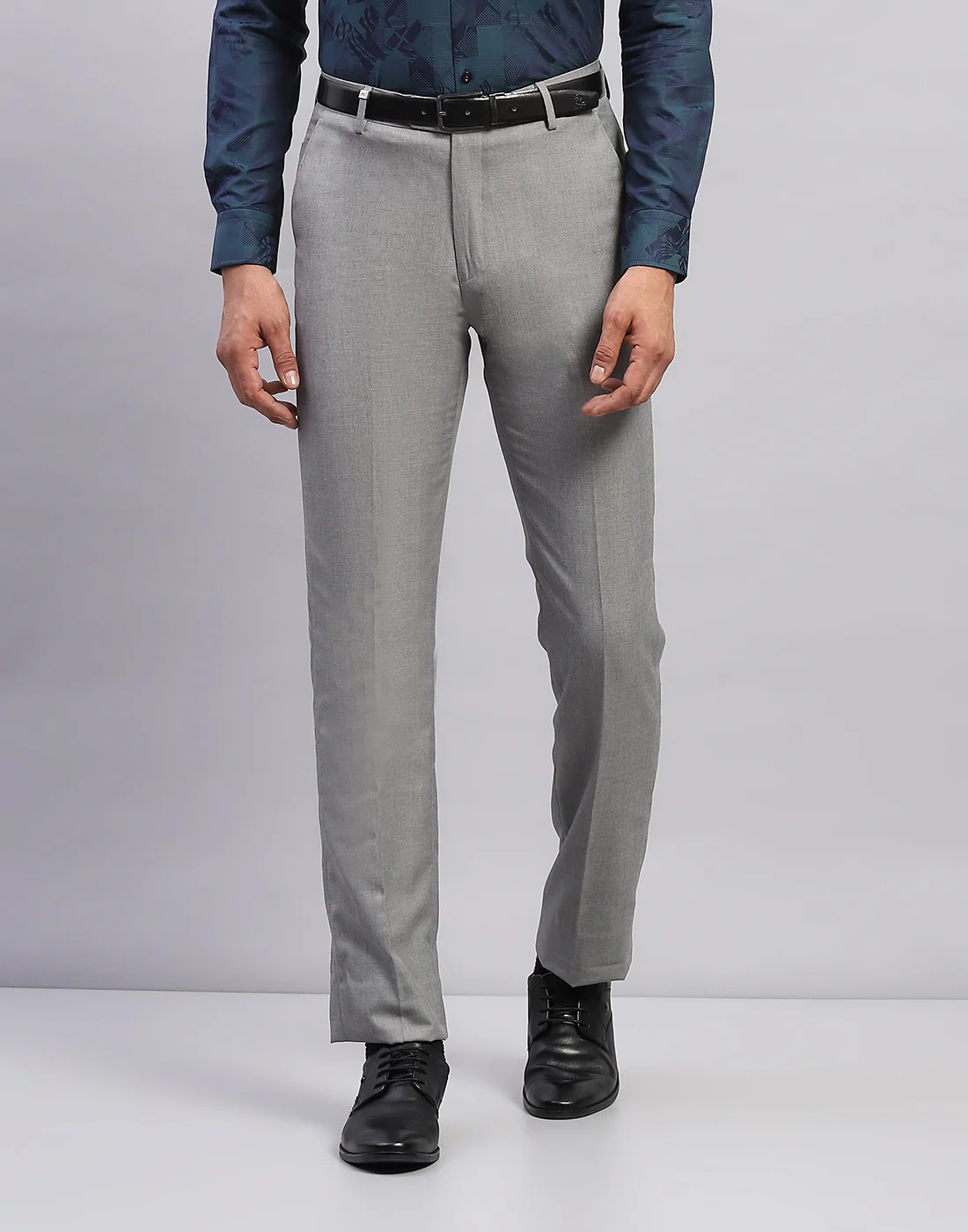 Men Grey Solid Smart Fit Trouser - Image 2