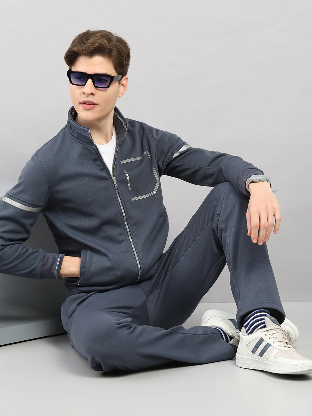 Men Grey Solid Stand Collar Full Sleeve Winter Tracksuit - Image 2