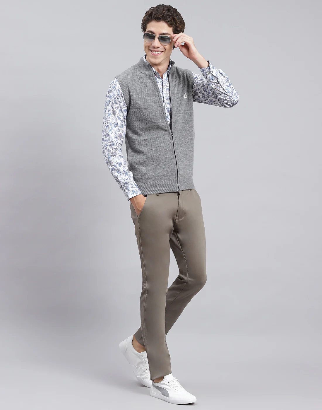 Men Grey Solid Stand Collar Sleeveless Sweater - Image 2
