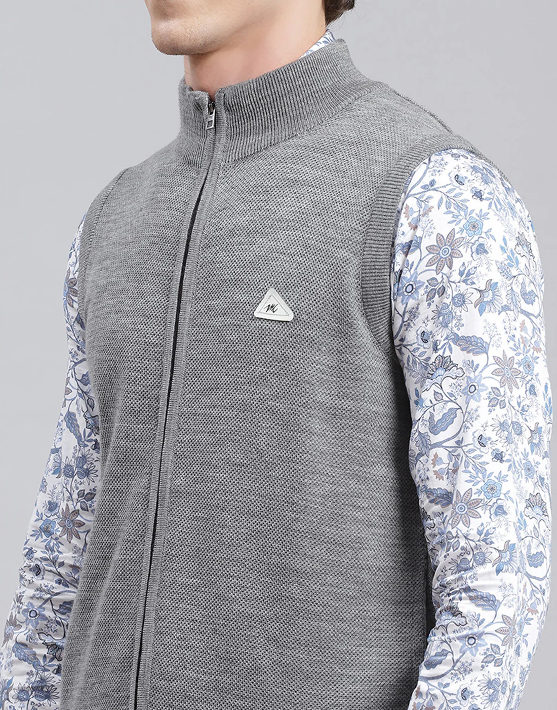 Men Grey Solid Stand Collar Sleeveless Sweater - Image 6