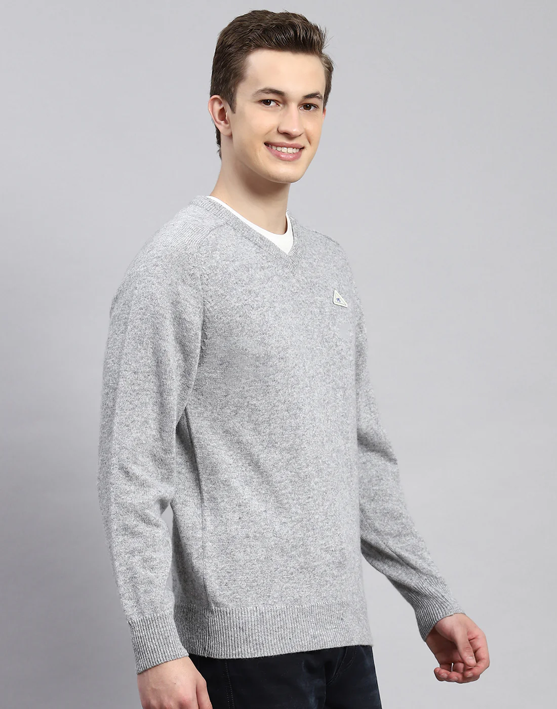 Men Grey Solid V Neck Full Sleeve Pullover - Image 4
