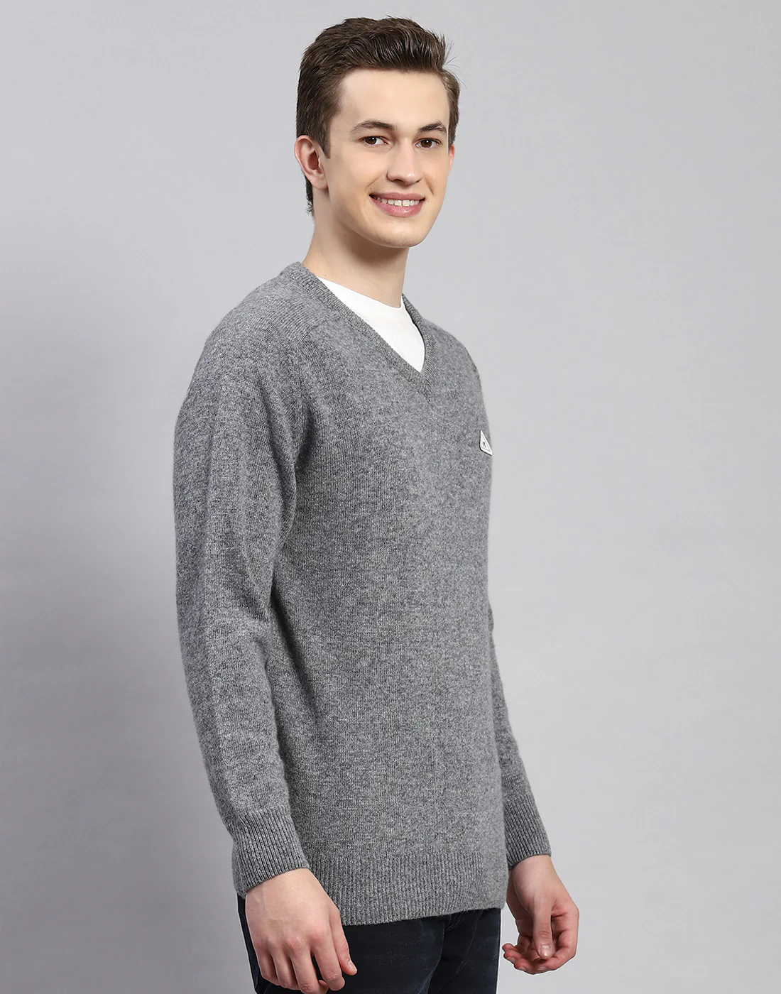 Men Grey Solid V Neck Full Sleeve Pullover - Image 4