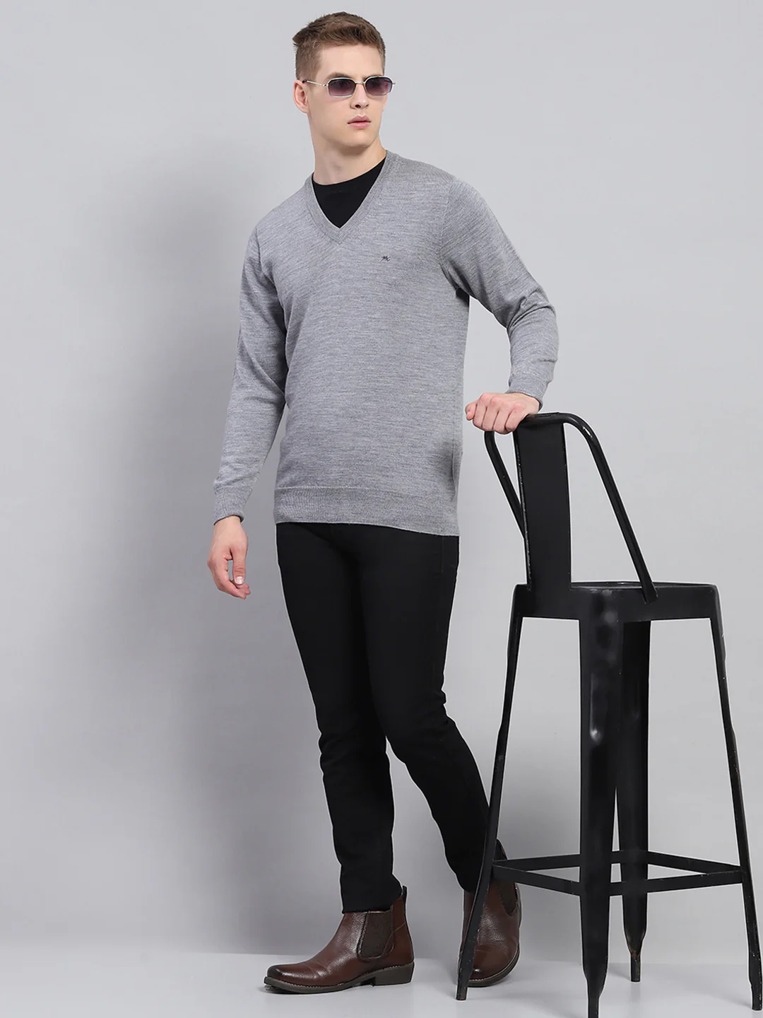 Men Grey Solid V Neck Full Sleeve Pullover - Image 2