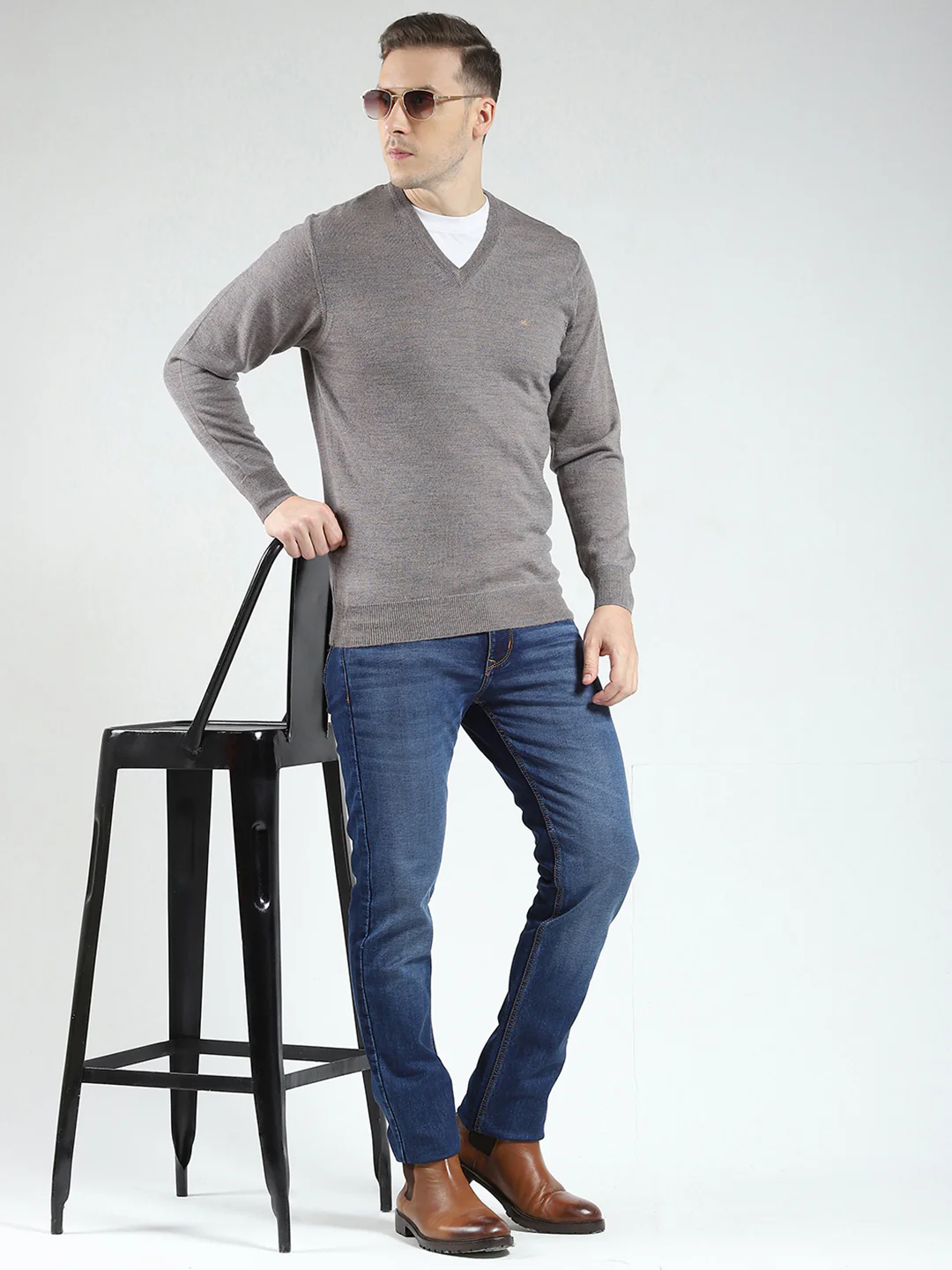 Men Grey Solid V Neck Full Sleeve Pullover - Image 2