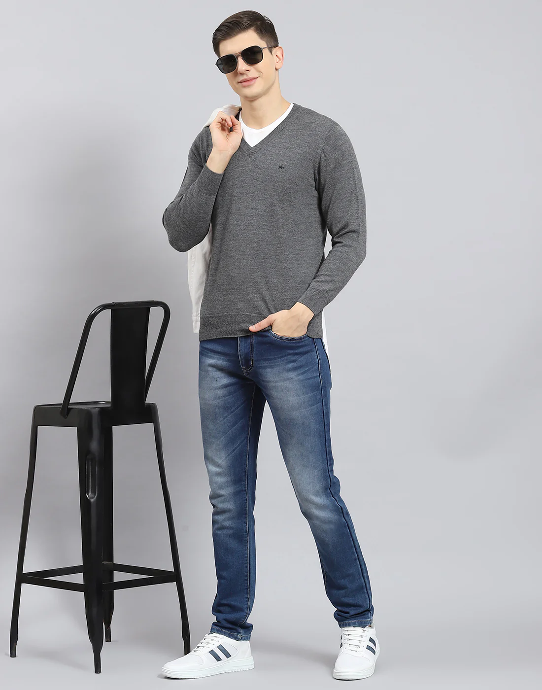 Men Grey Solid V Neck Full Sleeve Pullover - Image 2