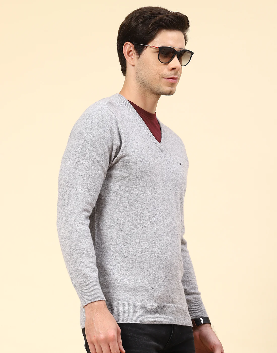 Men Grey Solid V Neck Full Sleeve Pullover - Image 4