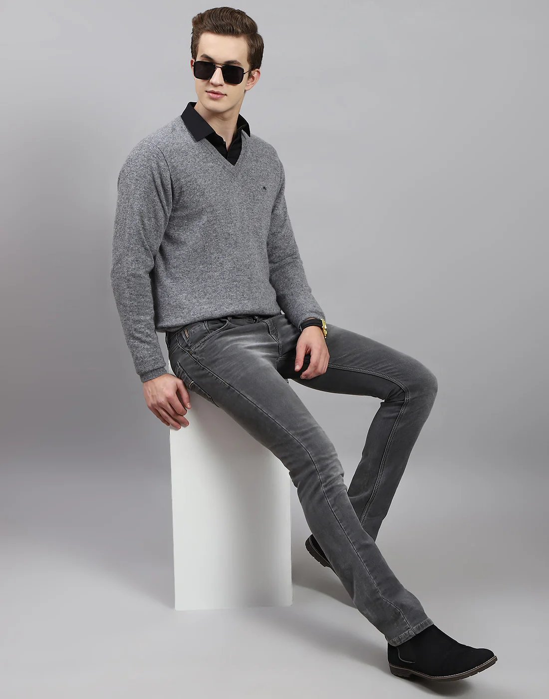 Men Grey Solid V Neck Full Sleeve Pullover - Image 2
